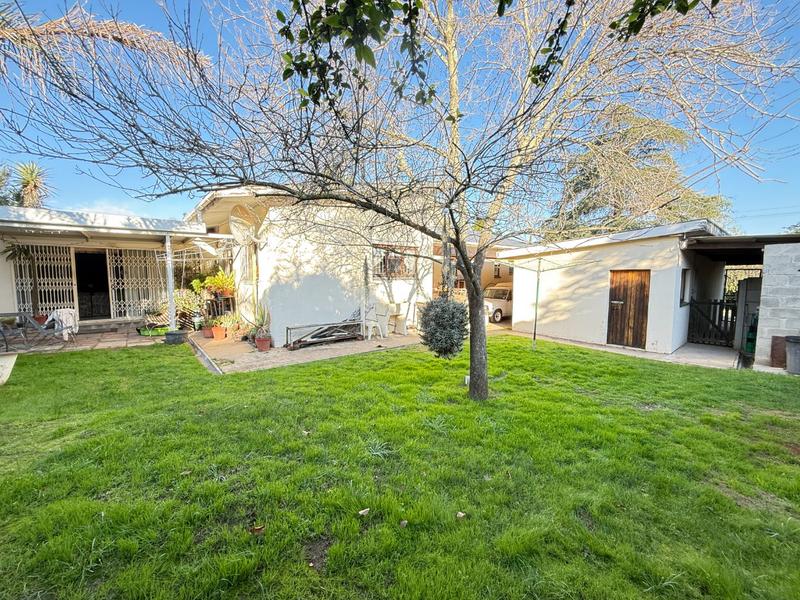 4 Bedroom Property for Sale in Bergzicht Western Cape